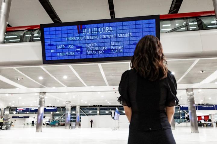 Customer at DTW looking at the new PARALLEL REALITY experience screen